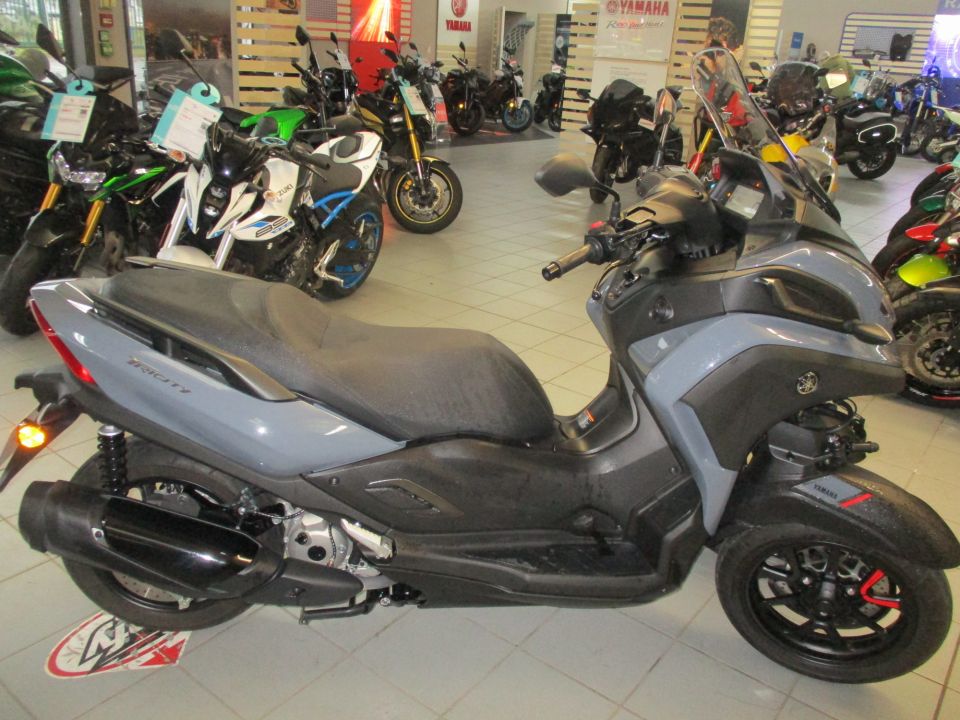 YAMAHA TRICITY 300 4