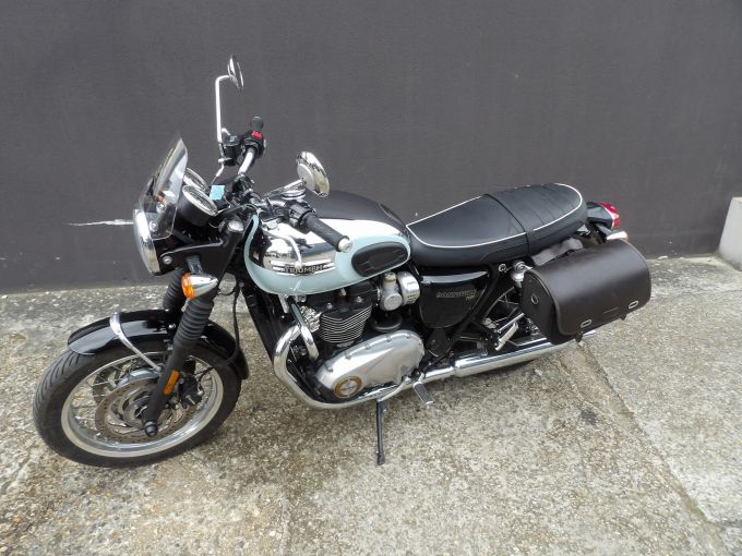 TRIUMPH BONNEVILLE T120 4