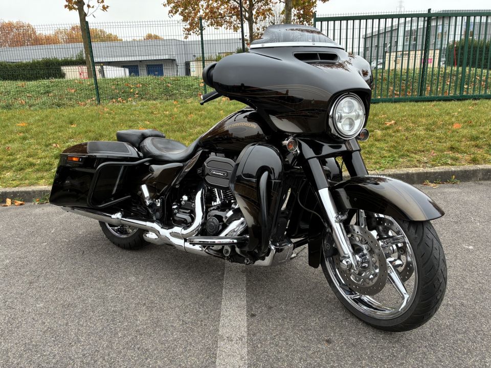 HARLEY-DAVIDSON TOURING STREET GLIDE 1800 CVO 4