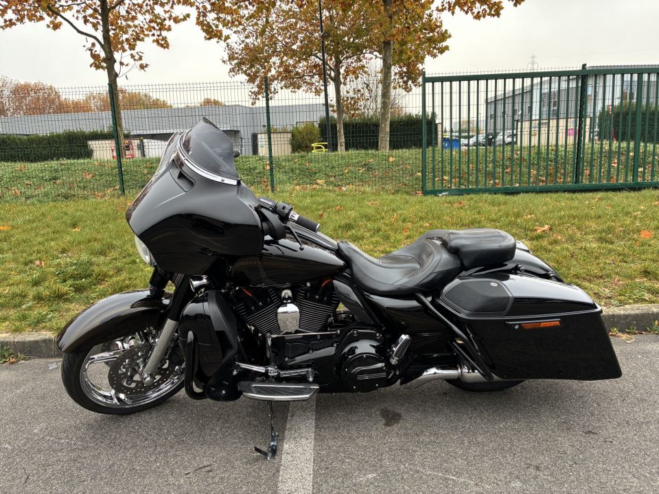 HARLEY-DAVIDSON TOURING STREET GLIDE 1800 CVO 4