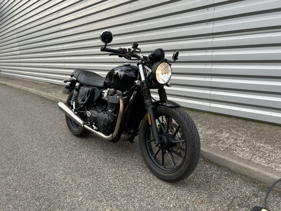 TRIUMPH SPEED TWIN 900 4