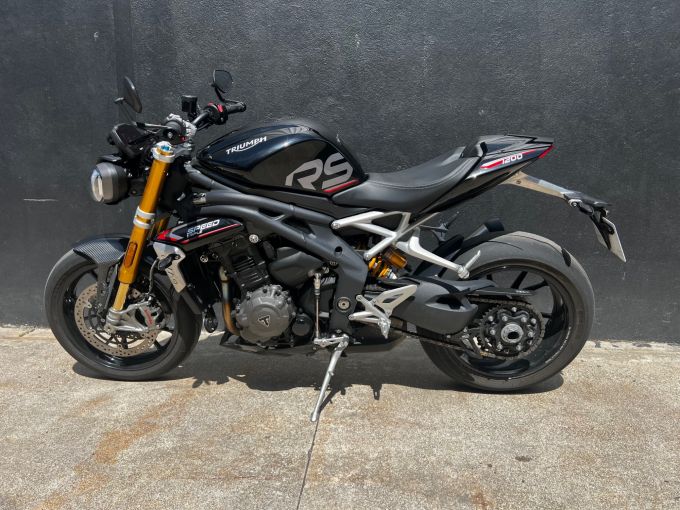 TRIUMPH SPEED TRIPLE 1200 RS 4