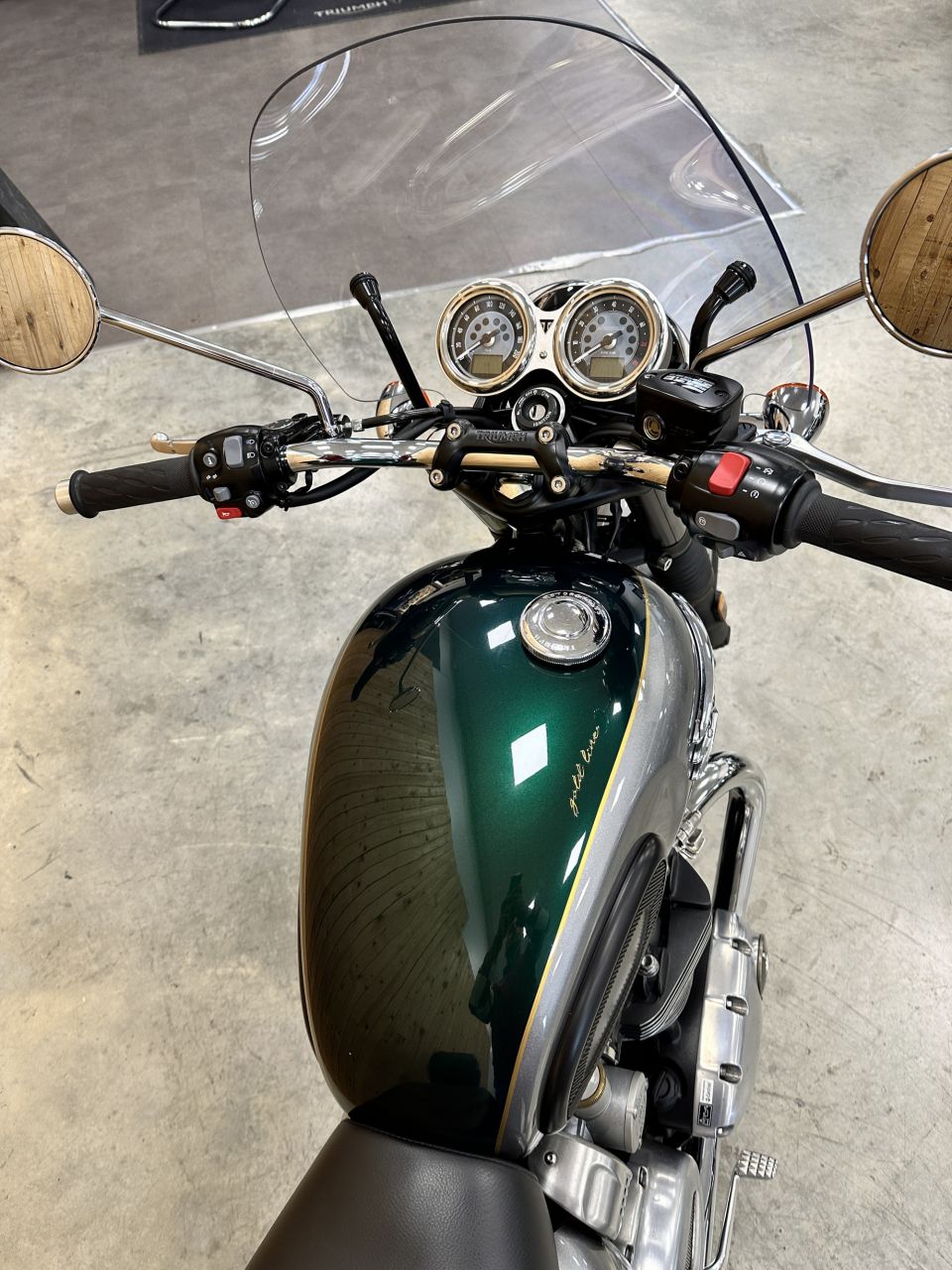 TRIUMPH Bonneville T120 GOLD LINE Edition 4