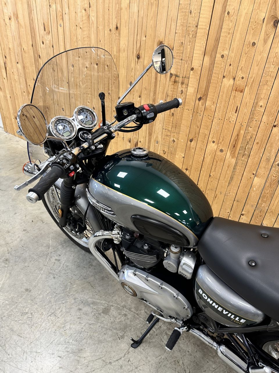 TRIUMPH Bonneville T120 GOLD LINE Edition 4