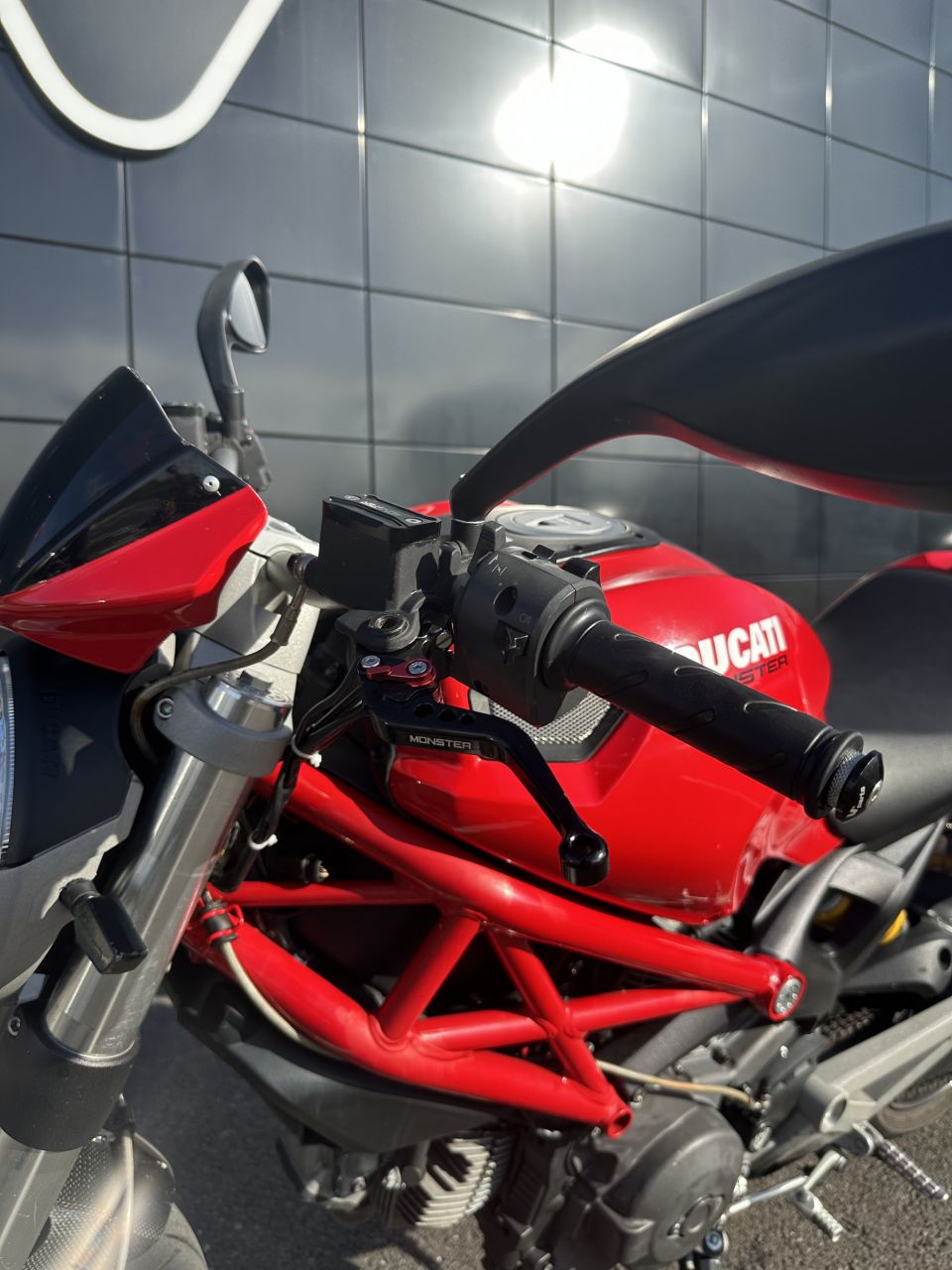 DUCATI MONSTER 696 4