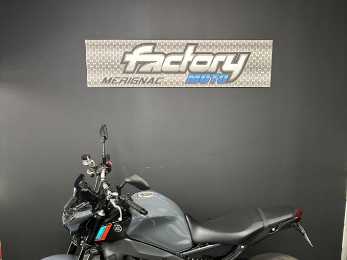 YAMAHA MT-09 4