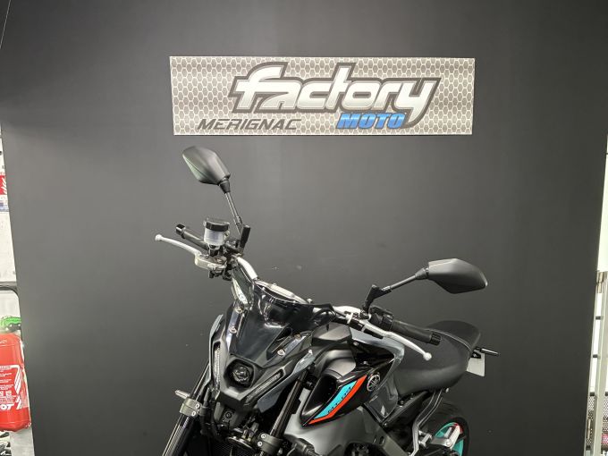 YAMAHA MT-09 4
