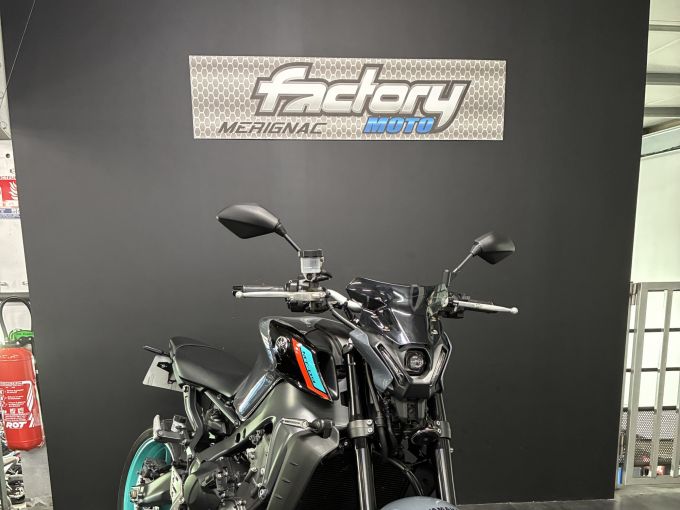 YAMAHA MT-09 4