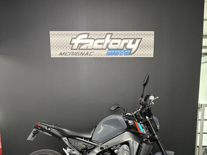 YAMAHA MT-09 4