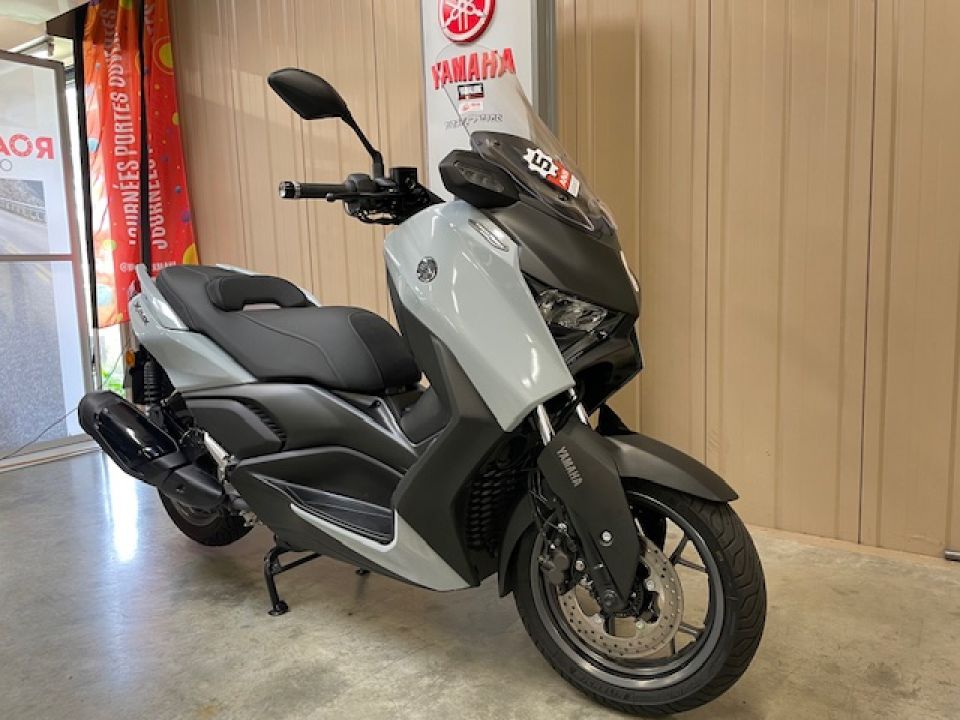 YAMAHA XMAX 300 TECH MAX + 4