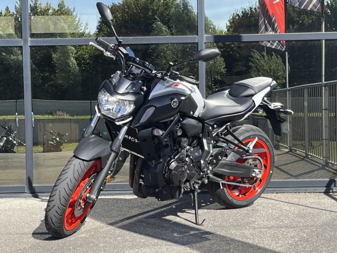 YAMAHA MT-07 (47.5CV) 4