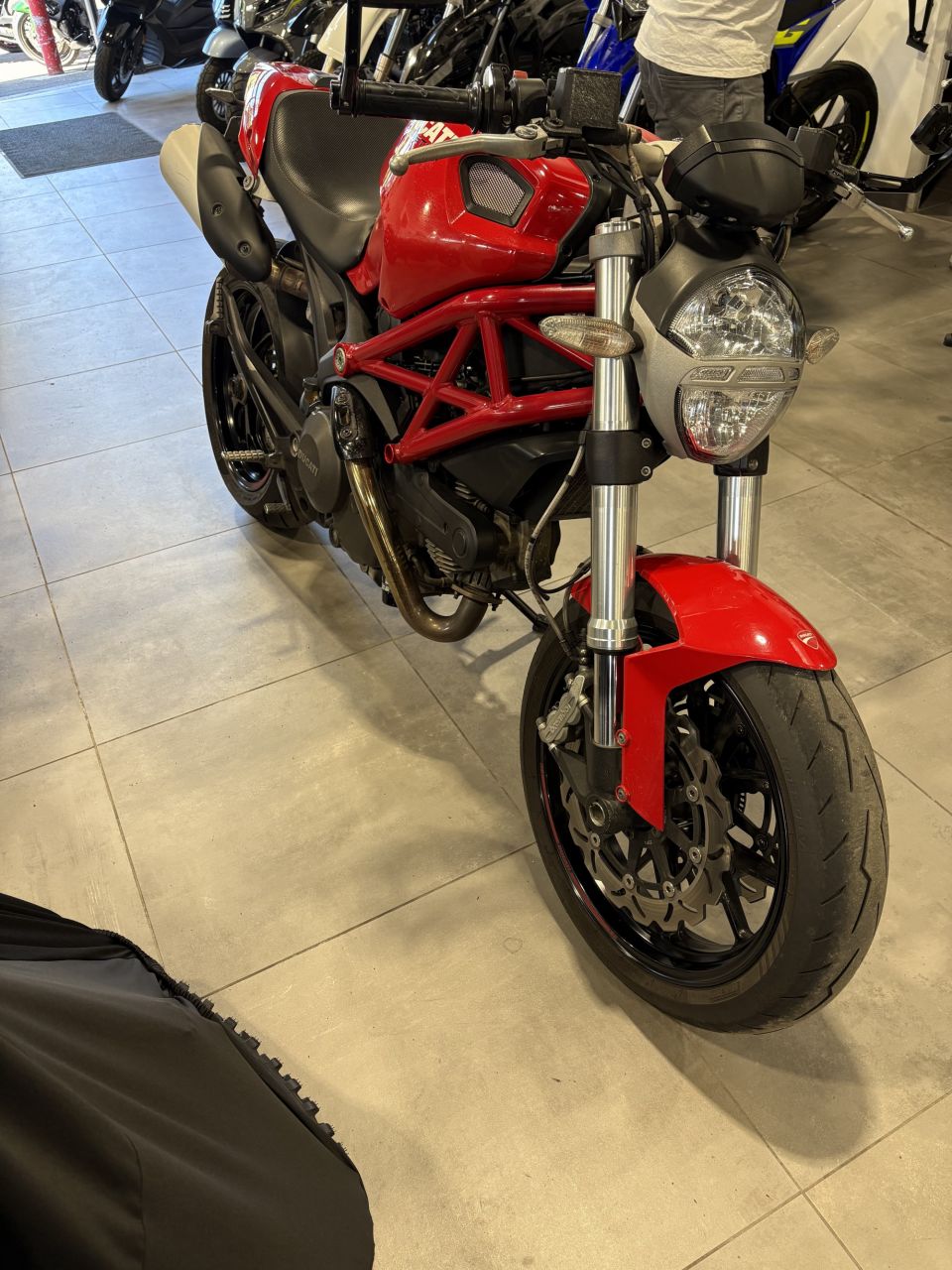 DUCATI MONSTER 796 4
