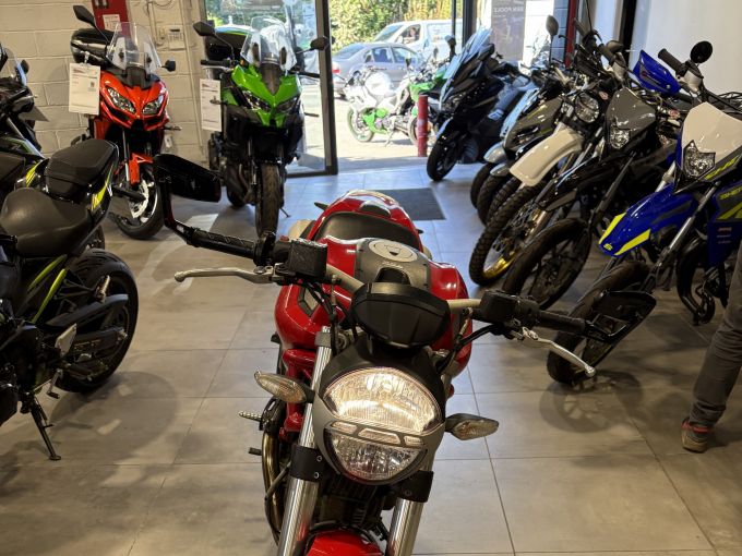 DUCATI MONSTER 796 4