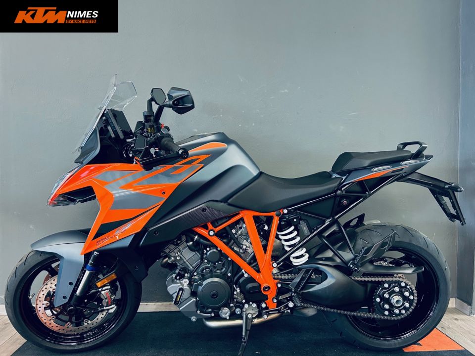 KTM 1290 SUPER DUKE GT 4