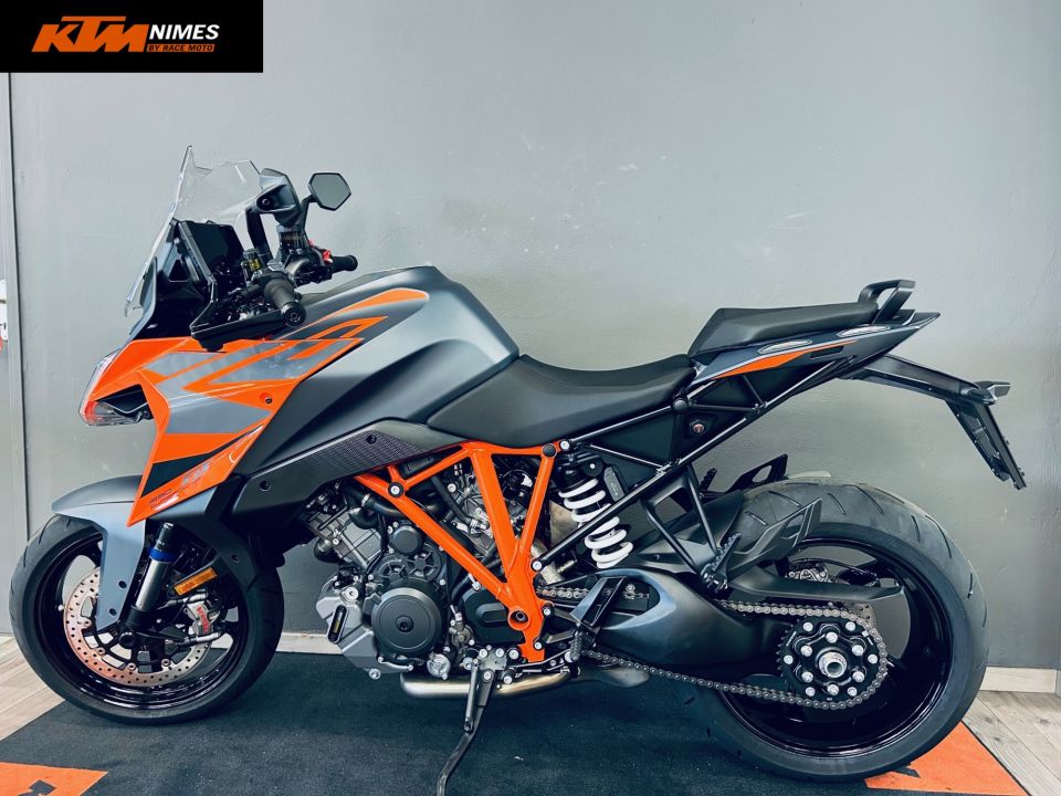 KTM 1290 SUPER DUKE GT 4