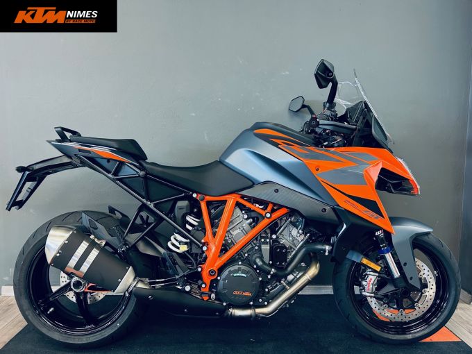 KTM 1290 SUPER DUKE GT 4