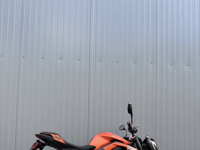 TRIUMPH STREET TRIPLE 765 R LOW 4