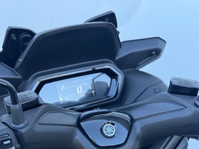YAMAHA XMAX 300 4