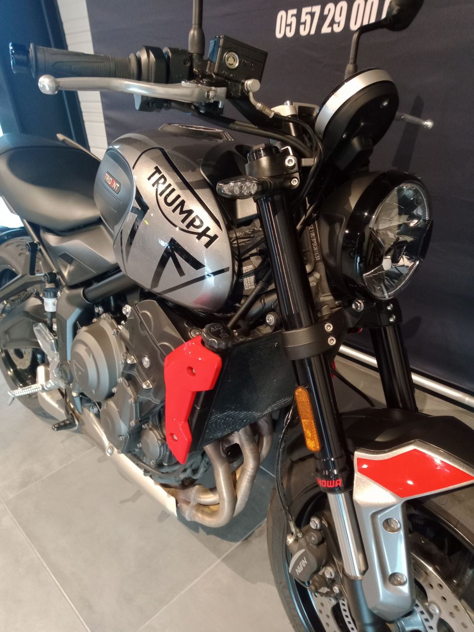 TRIUMPH TRIDENT 660 4