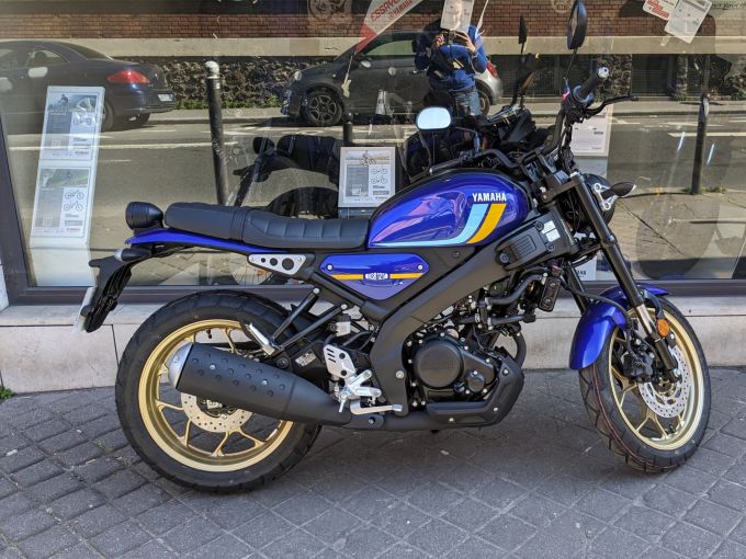 YAMAHA XSR 125 4