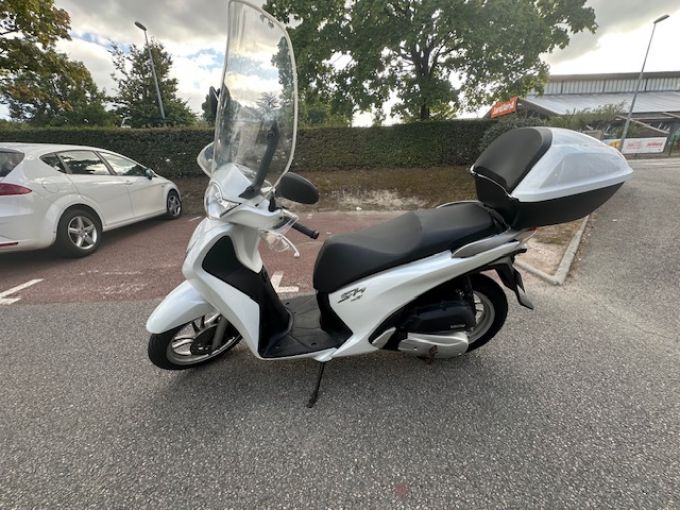 HONDA SH125AD 4
