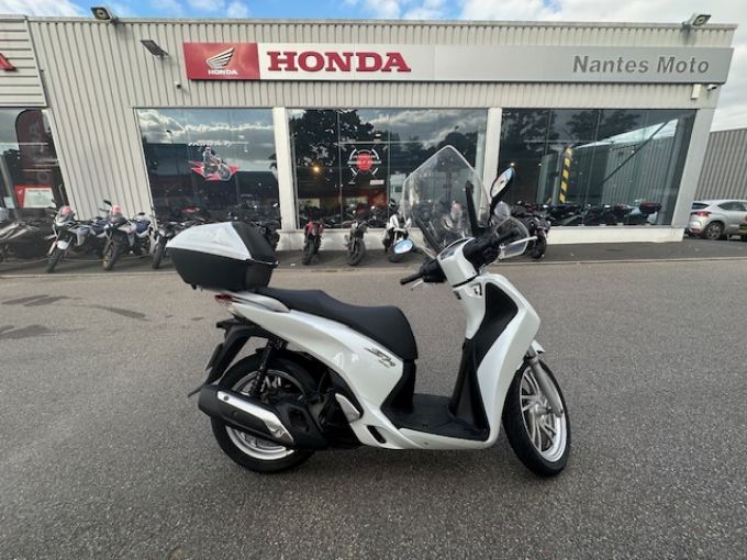 HONDA SH125AD 4