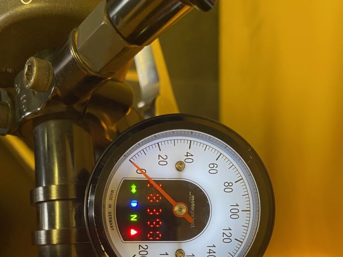 TRIUMPH BONNEVILLE 865 T100 4