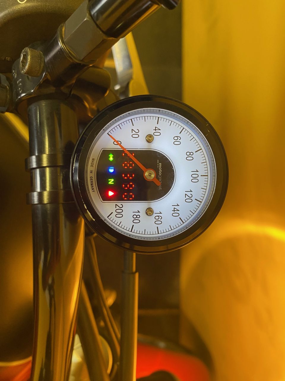 TRIUMPH BONNEVILLE 865 T100 4