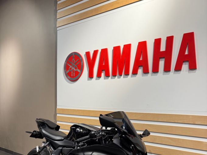 YAMAHA YZF-R7 4