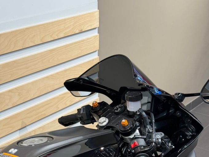 YAMAHA YZF-R7 4
