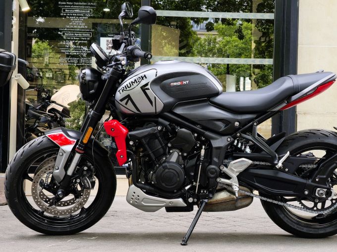 TRIUMPH TRIDENT 660 4