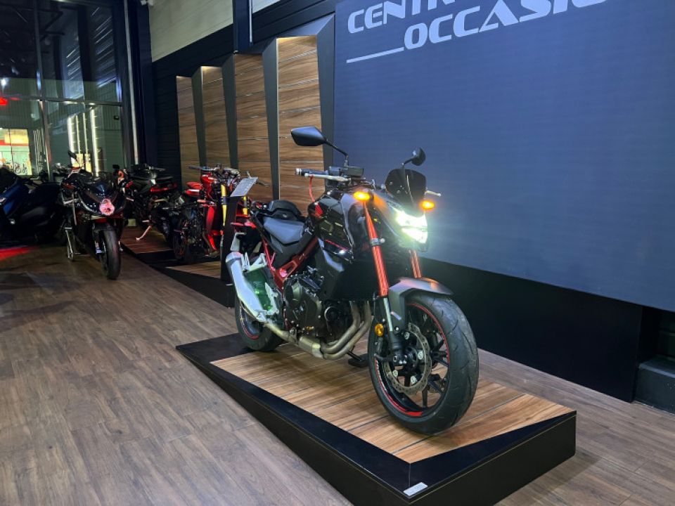 HONDA CB 750 HORNET 4