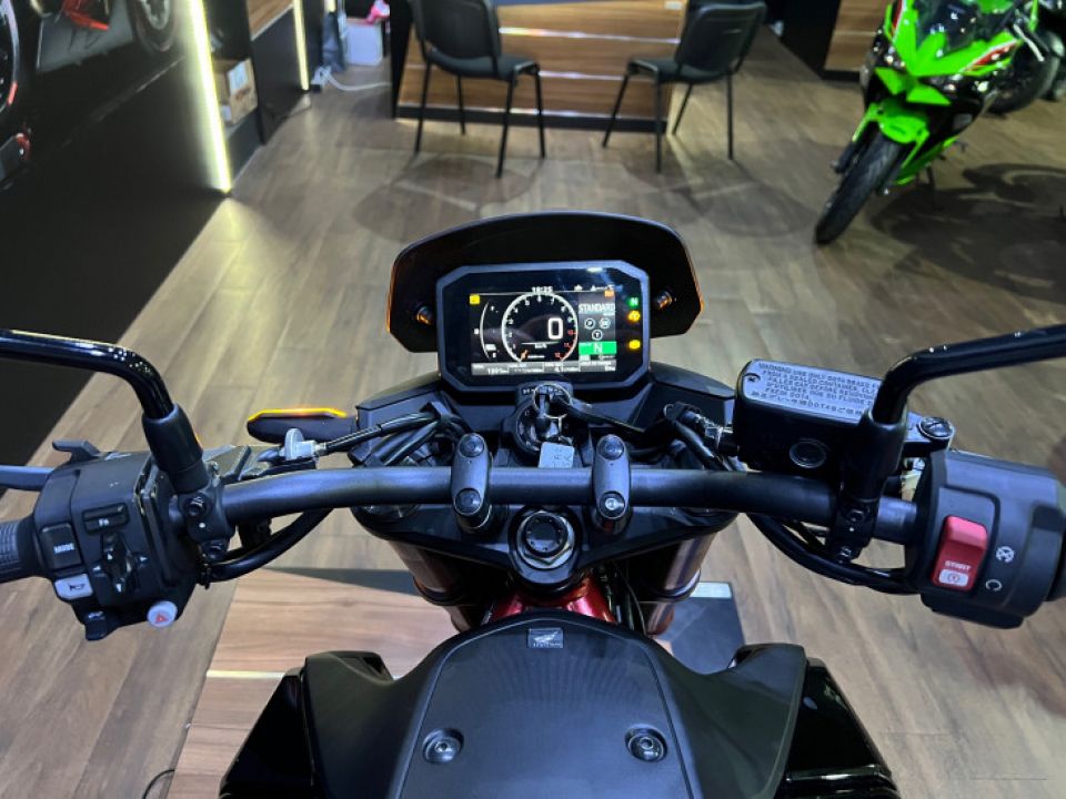 HONDA CB 750 HORNET 4