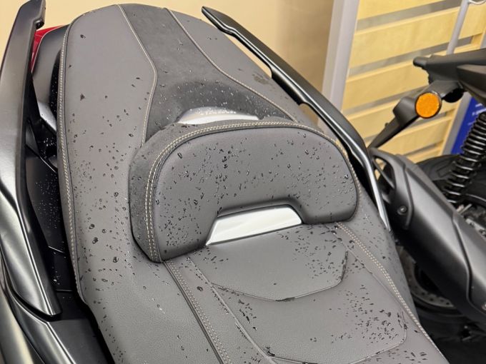 YAMAHA XMAX 300 Tech Max 4