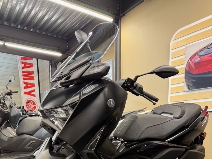 YAMAHA XMAX 300 Tech Max 4