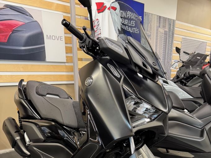 YAMAHA XMAX 300 Tech Max 4