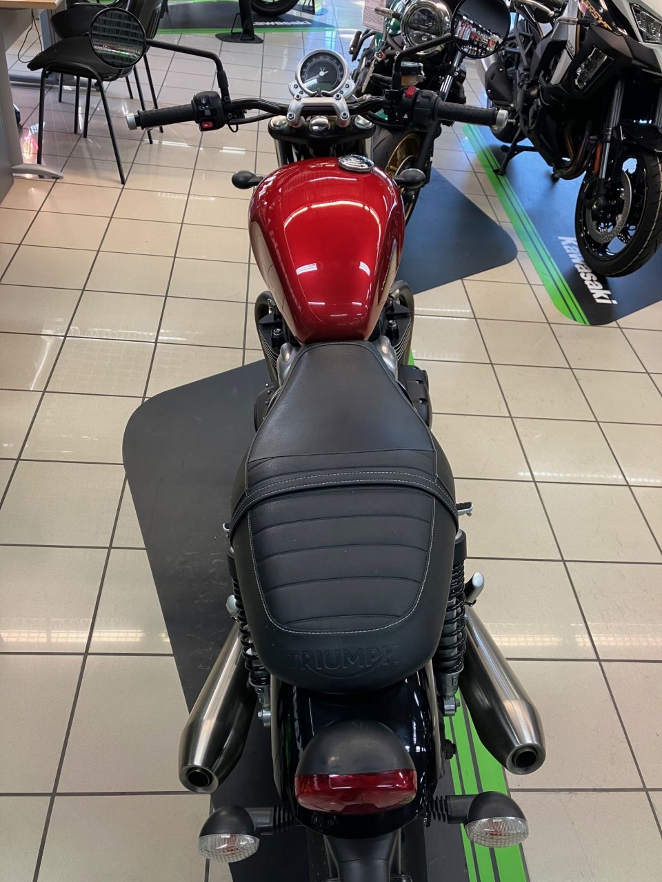 TRIUMPH STREET TWIN  900 4