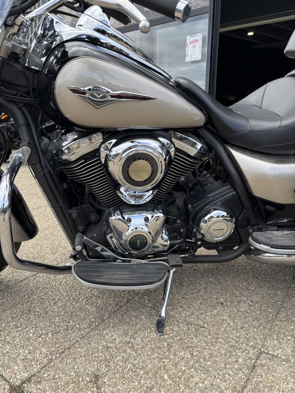 KAWASAKI VN 1700 TOURER 4