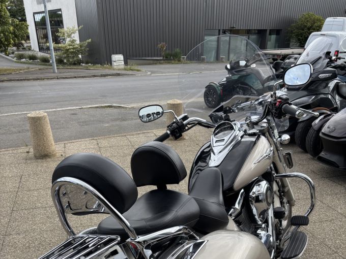KAWASAKI VN 1700 TOURER 4