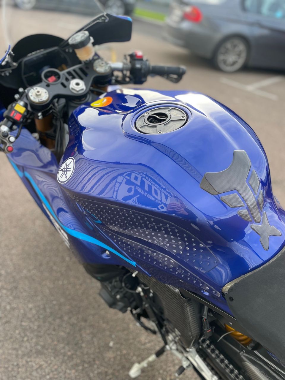YAMAHA YZF 1000 R1 4