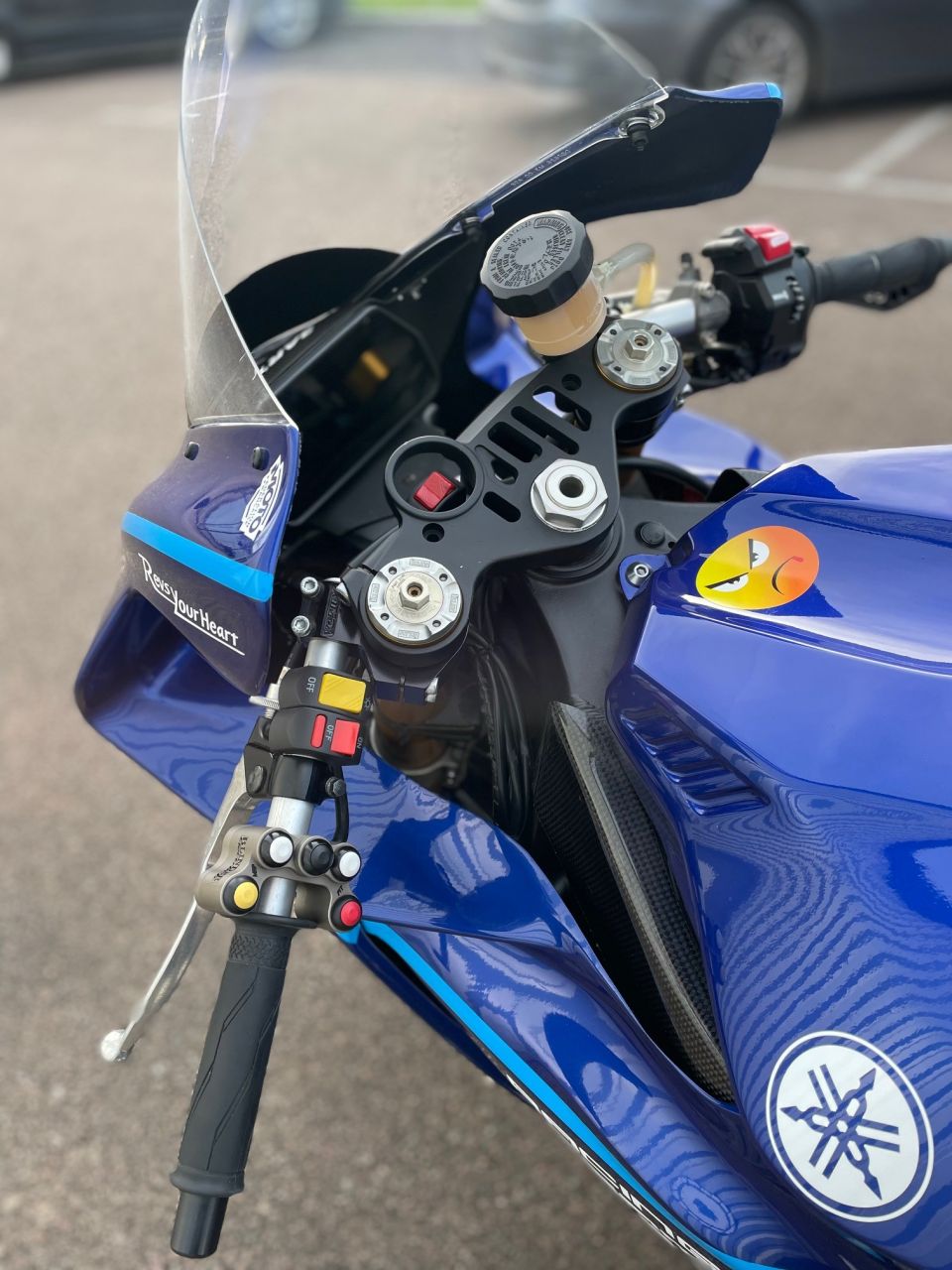 YAMAHA YZF 1000 R1 4