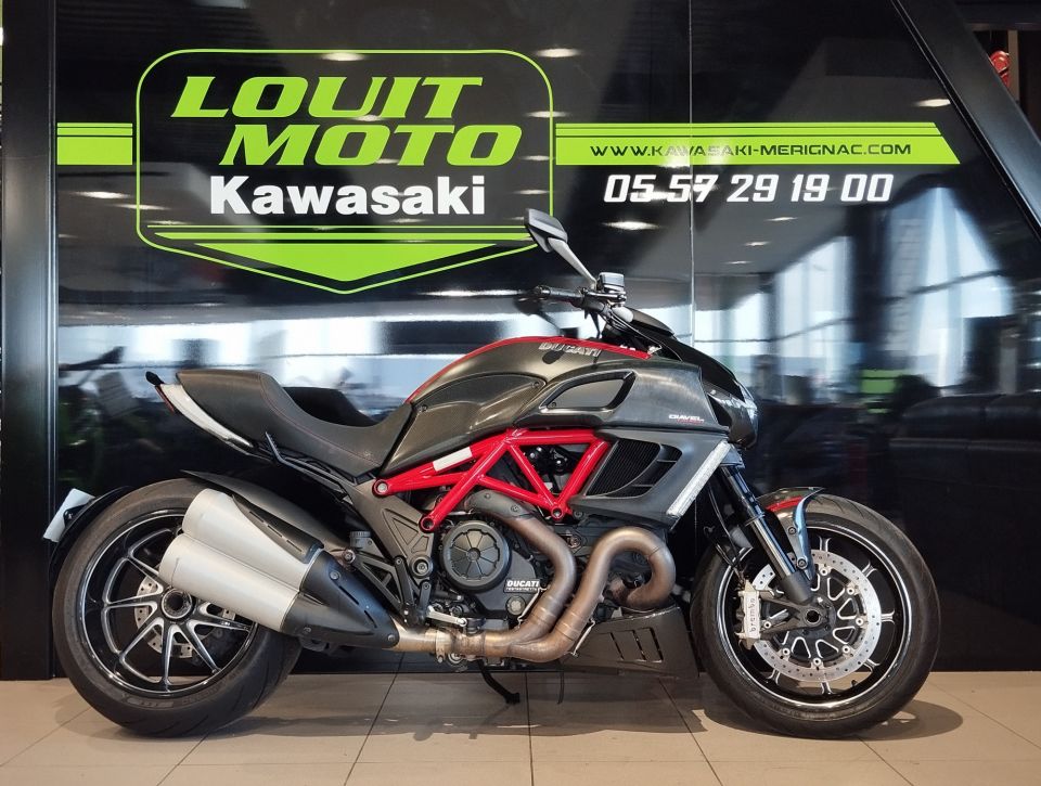 DUCATI DIAVEL CARBON 4