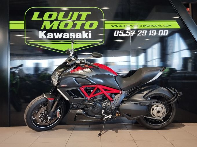 DUCATI DIAVEL CARBON 4