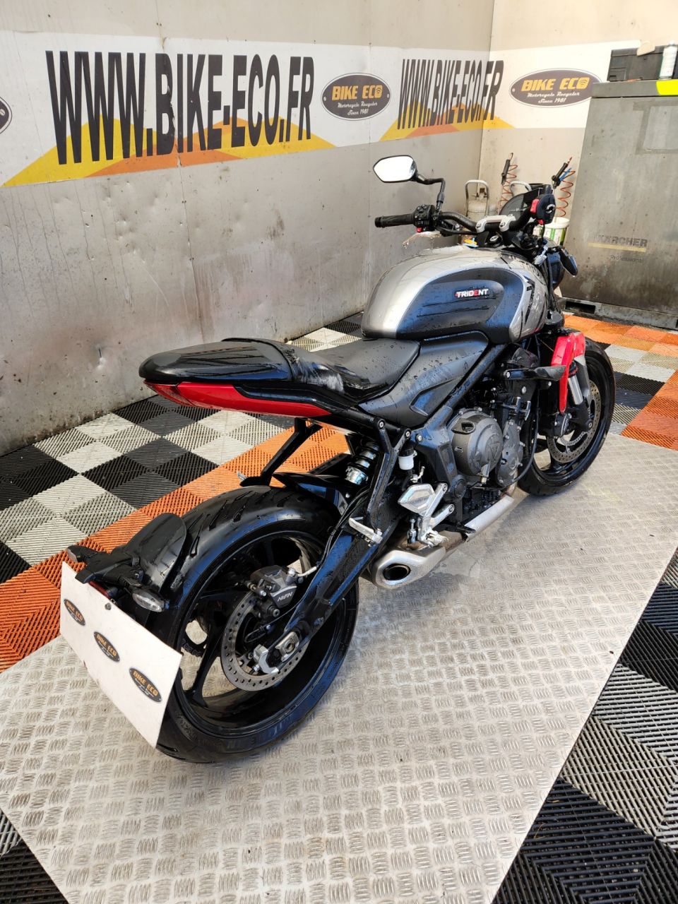 TRIUMPH TRIDENT 660 4