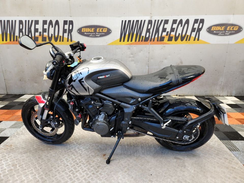TRIUMPH TRIDENT 660 4