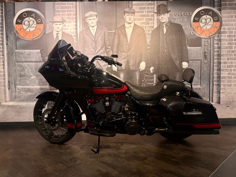 HARLEY-DAVIDSON TOURING ROAD GLIDE 1923 CVO 4