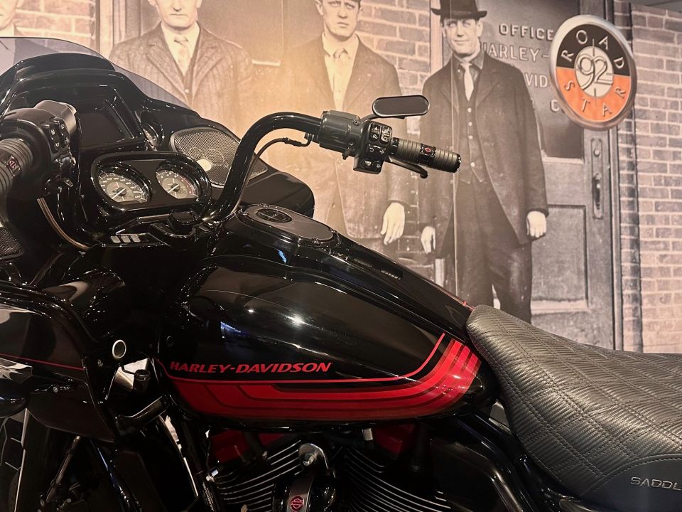 HARLEY-DAVIDSON TOURING ROAD GLIDE 1923 CVO 4