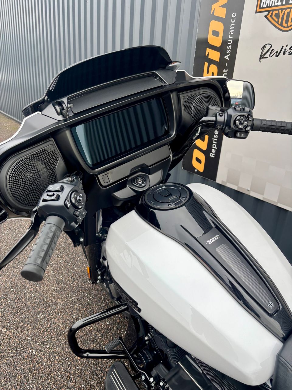 HARLEY-DAVIDSON TOURING STREET GLIDE 1923 4