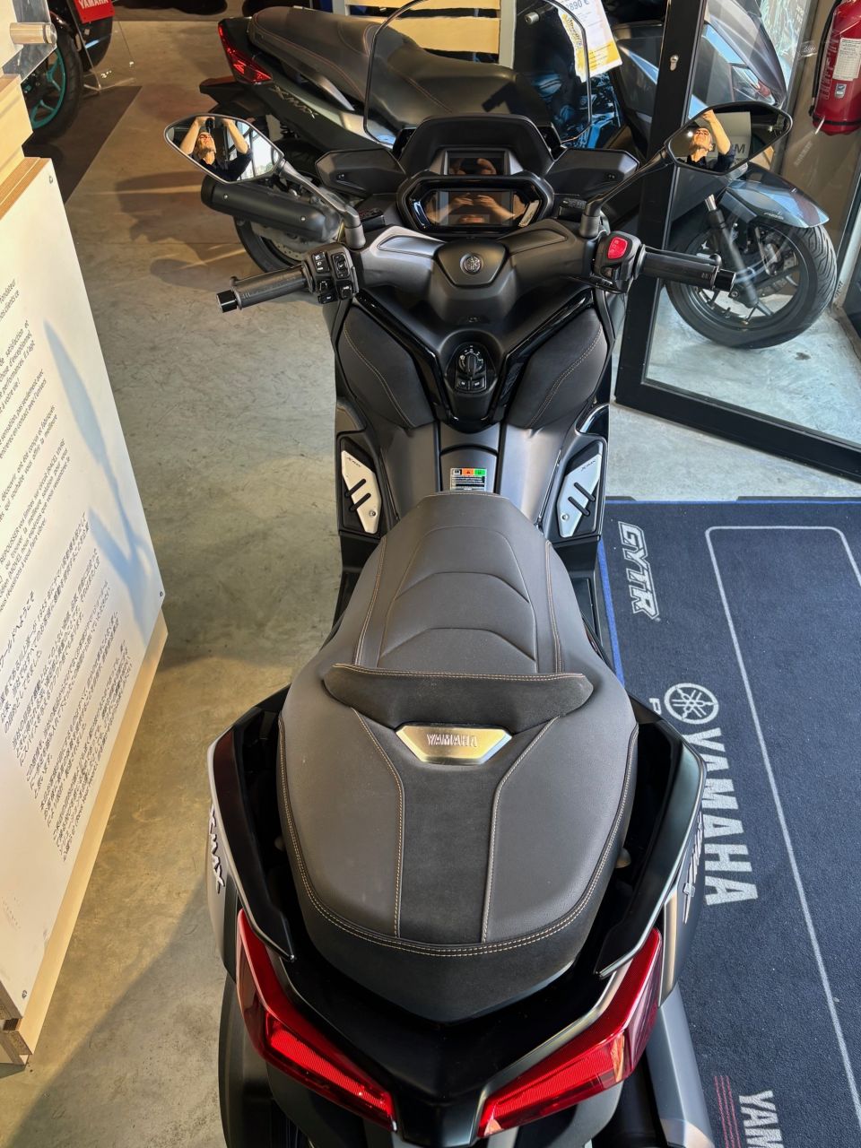 YAMAHA XMAX 300 Tech Max 4