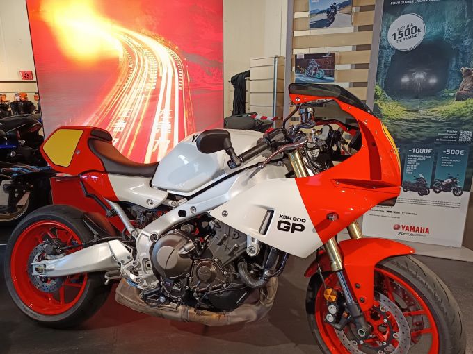 YAMAHA XSR 900 GP 4